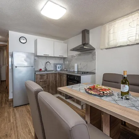 Cozy In With Wifi Apartament *