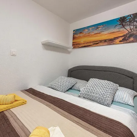 Lovely In With Wifi Apartment Petrčane